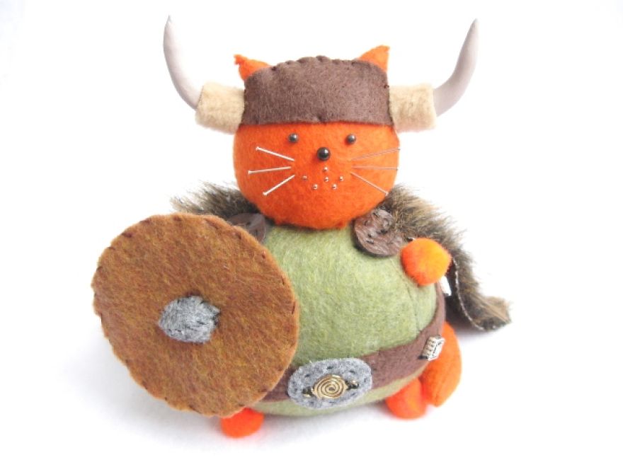 cat-pin-cushion-11